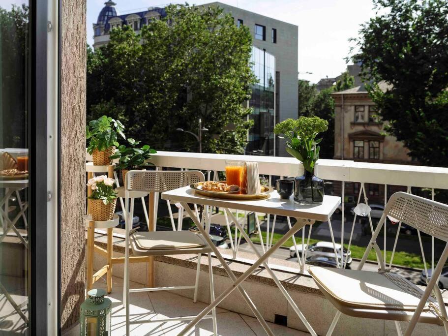 Bright 2Br Apartment - Top Location - City Balcony Bucarest Exterior foto