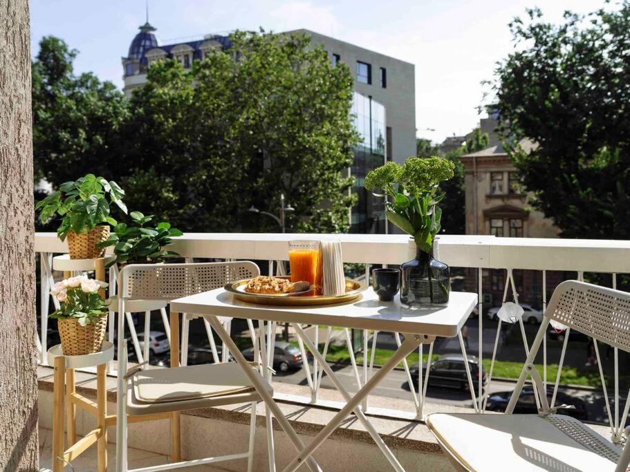 Bright 2Br Apartment - Top Location - City Balcony Bucarest Exterior foto
