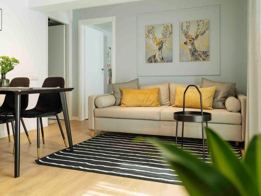Bright 2Br Apartment - Top Location - City Balcony Bucarest Exterior foto