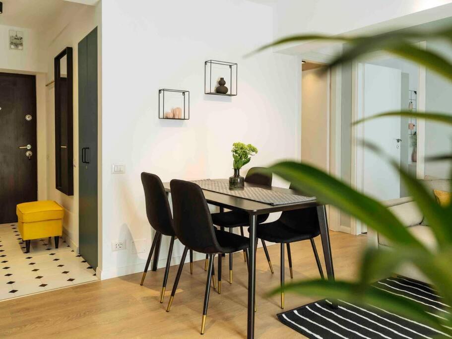 Bright 2Br Apartment - Top Location - City Balcony Bucarest Exterior foto